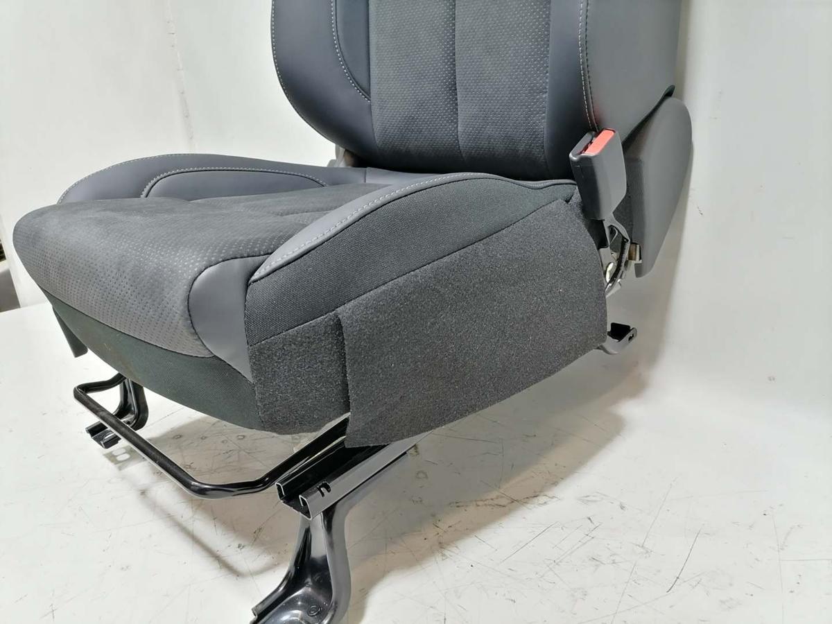 Mitsubishi Eclipse Cross GL3W original Sitz vorn rechts Beifahrersitz Teilleder elektrisch Bj.2023